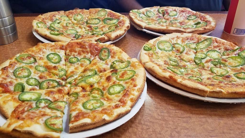 Singas Famous Pizza | restaurant | 1655 Oak Tree Road # 175, Edison, NJ 08820, USA | 7325498665 OR +1 732-549-8665