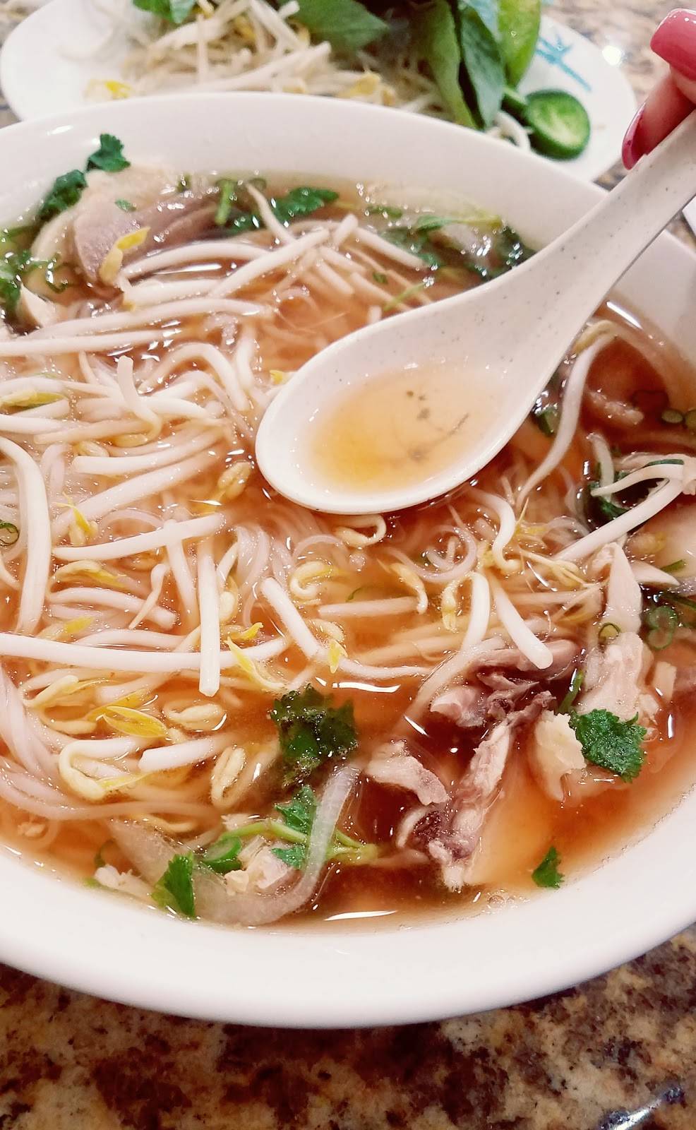 Pho Danh | restaurant | 11049 Farm to Market 1960 Rd W, Houston, TX 77065, USA | 2818904011 OR +1 281-890-4011