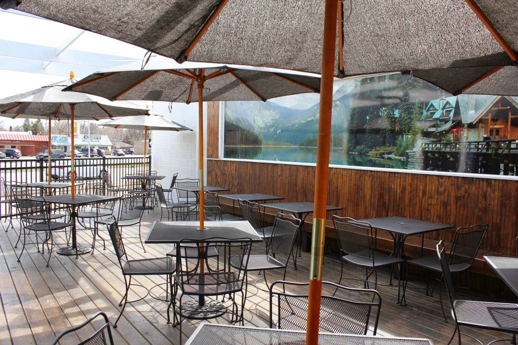 Mt Chalet II | restaurant | 32955 Woodward Ave, Royal Oak, MI 48073, USA | 2485492929 OR +1 248-549-2929