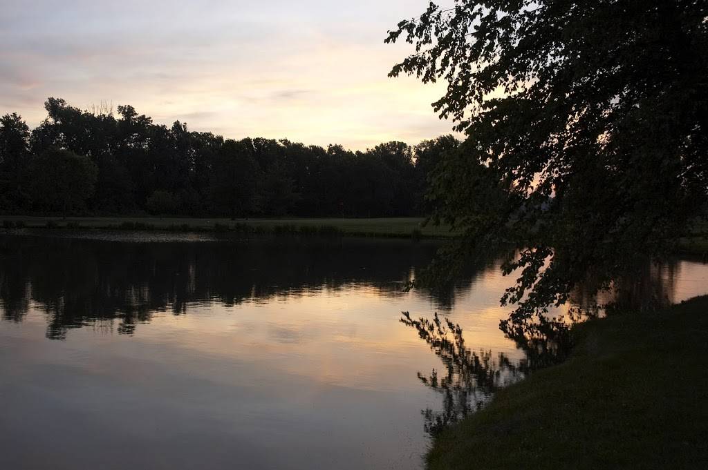 Arlington Greens Golf Course | restaurant | 200 Arlington Dr, Granite City, IL 62040, USA | 6189315232 OR +1 618-931-5232