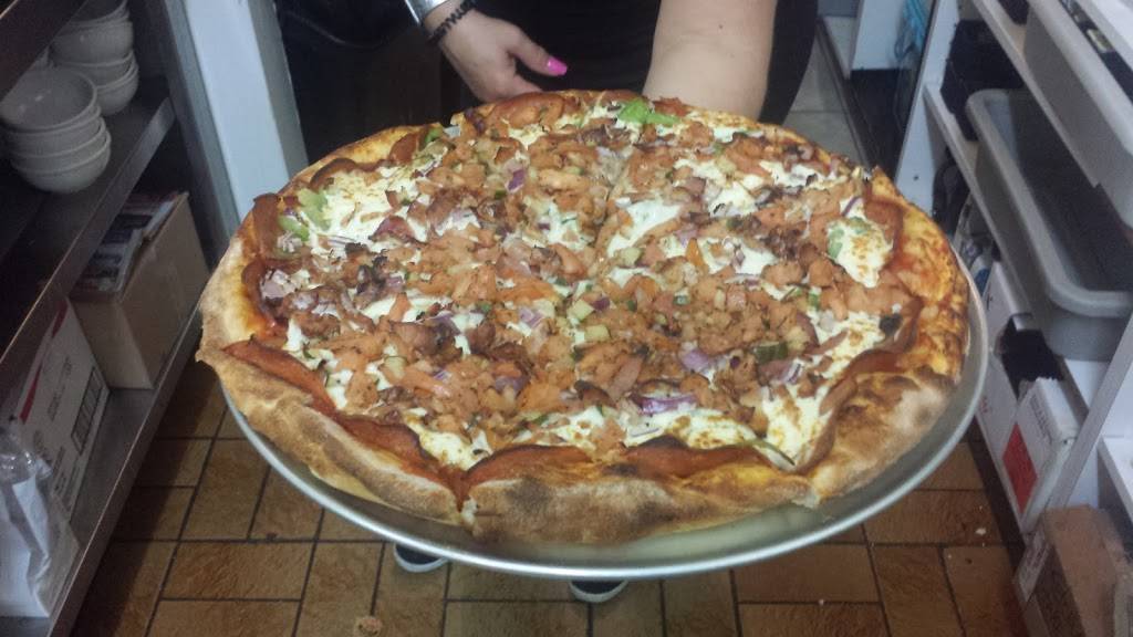 Resto Le St-Sulpice | restaurant | 714 Rue Notre-Dame, Saint-Sulpice, QC J5W 3X2, Canada | 4505894884 OR +1 450-589-4884