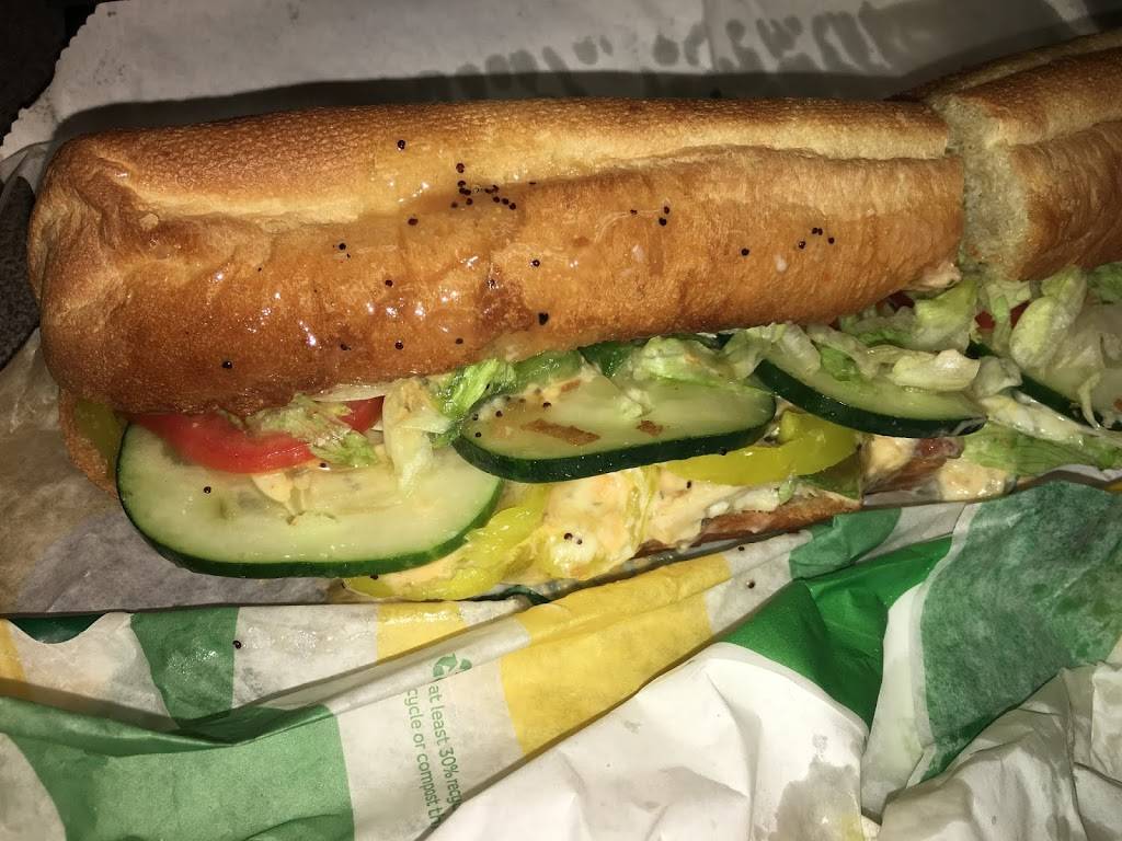 Subway Restaurants | restaurant | Campus Shoppes, 110 E 10th St Suite 100, Greenville, NC 27858, USA | 2526956569 OR +1 252-695-6569