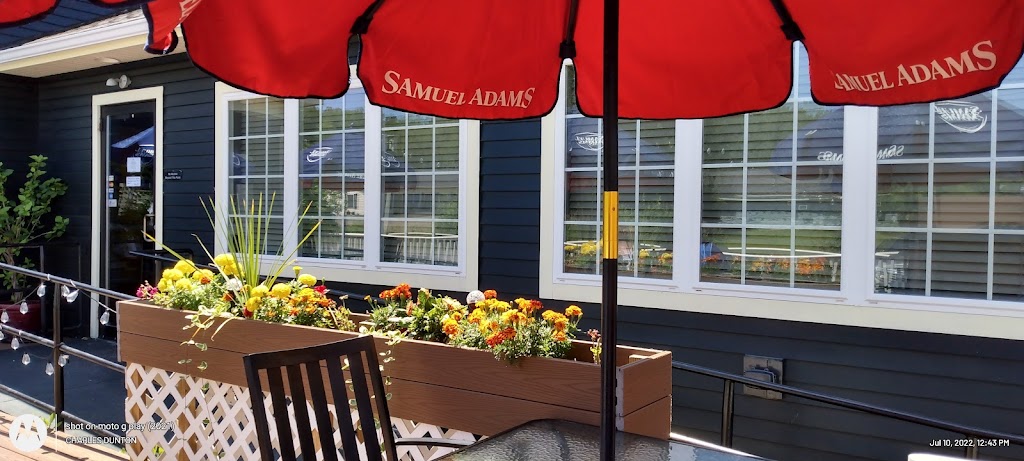 Gillmors Restaurant | restaurant | 236 W Broadway, Lincoln, ME 04457, USA | 2077946565 OR +1 207-794-6565