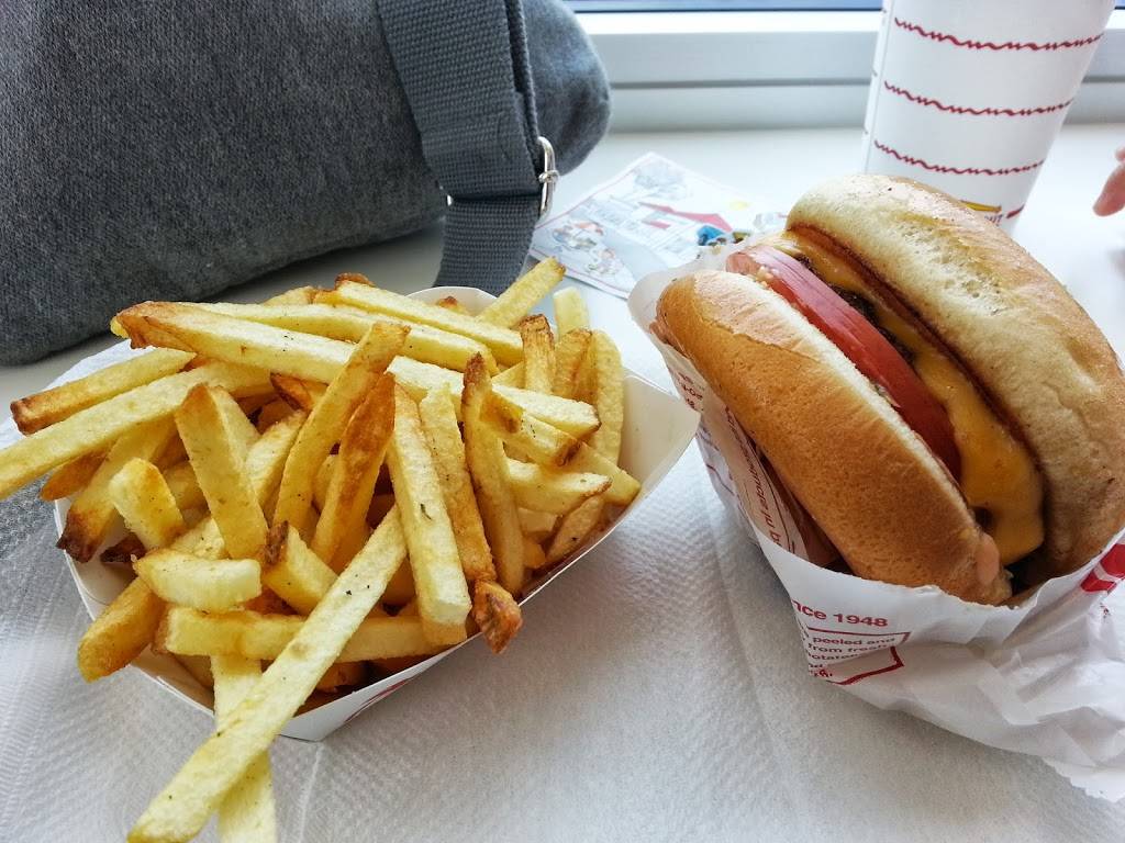 In-N-Out Burger | meal takeaway | 15260 Dallas Pkwy, Dallas, TX 75248, USA | 8007861000 OR +1 800-786-1000