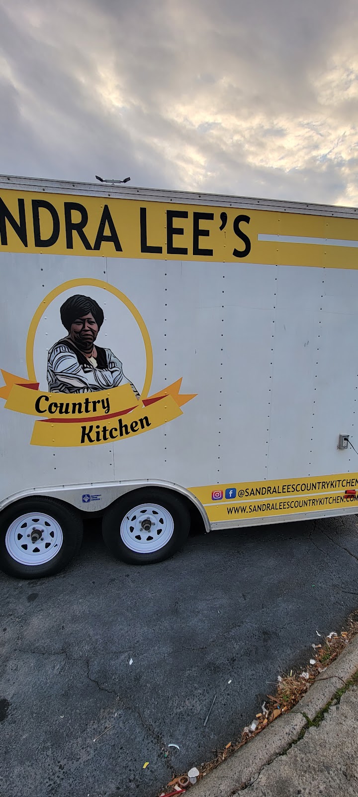 Sandra Lees Country Kitchen | restaurant | 3321 Freedom Dr, Charlotte, NC 28208, USA | 7048911265 OR +1 704-891-1265
