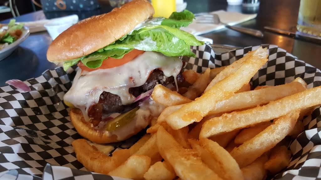 Clio Roadhouse Bar & Grill | night club | 2183 W Vienna Rd, Clio, MI 48420, USA | 8105642200 OR +1 810-564-2200