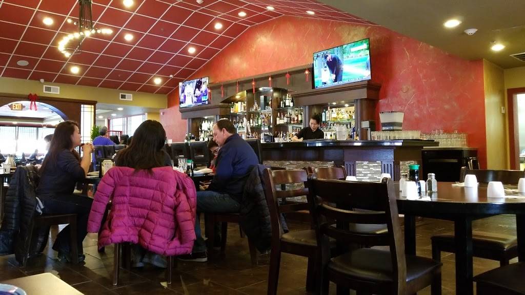 Yus Mandarin | restaurant | 4 E Phillip Rd, Vernon Hills, IL 60061, USA | 8478161888 OR +1 847-816-1888