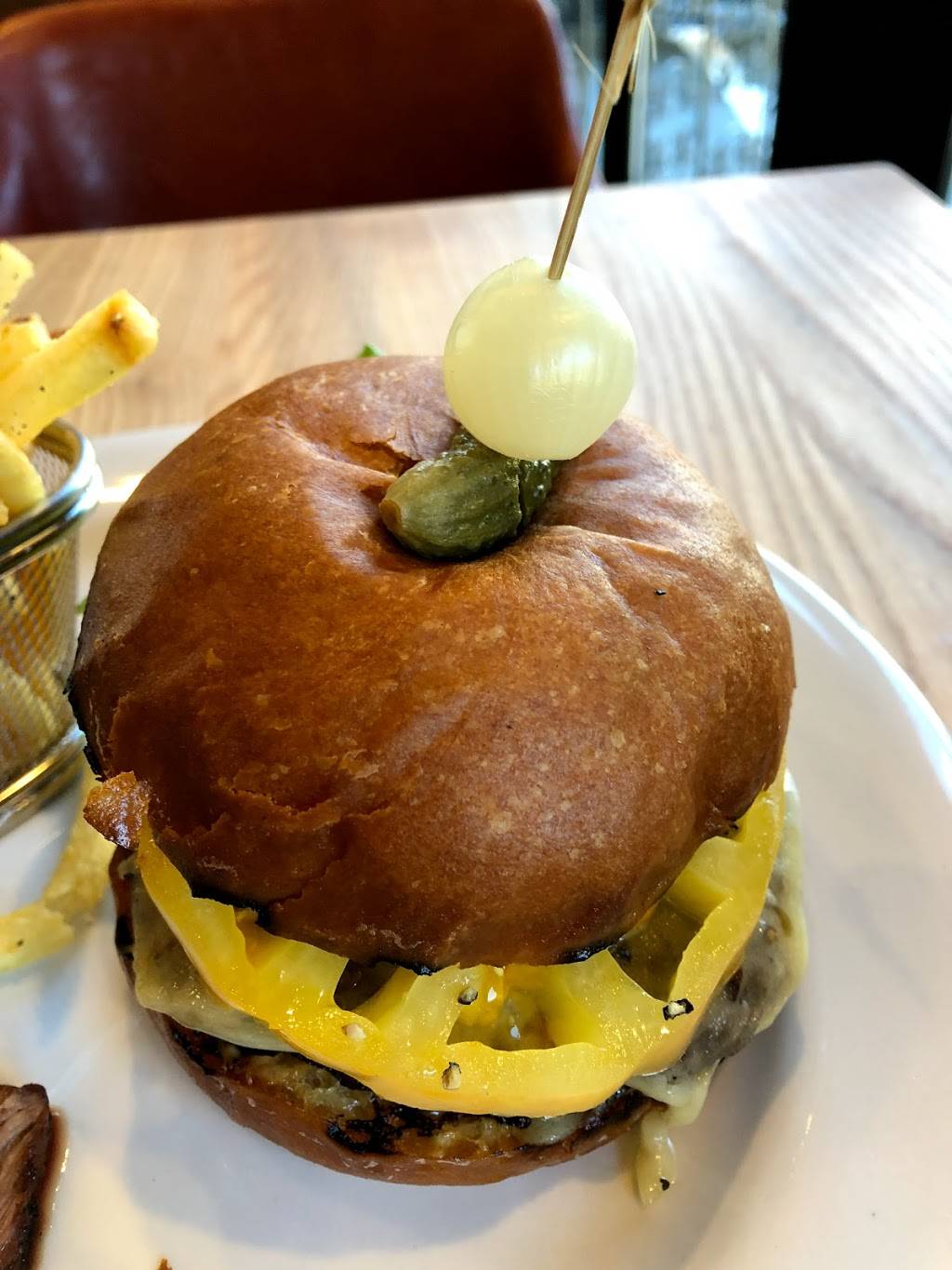 Brasserie Bonjour | restaurant | 2 Hilliard Ave, Edgewater, NJ 07020, USA | 2019698444 OR +1 201-969-8444