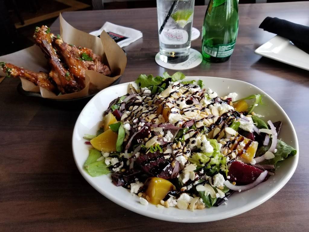 Shoeless Joes Sports Grill | restaurant | 13 Bell Blvd, Belleville, ON K8P 4S5, Canada | 6137791134 OR +1 613-779-1134