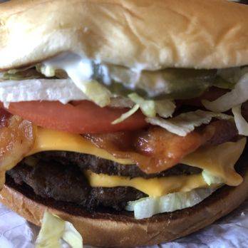 Sonic Drive-In | restaurant | 1300 E Lindsey St, Norman, OK 73071, USA | 4053604244 OR +1 405-360-4244