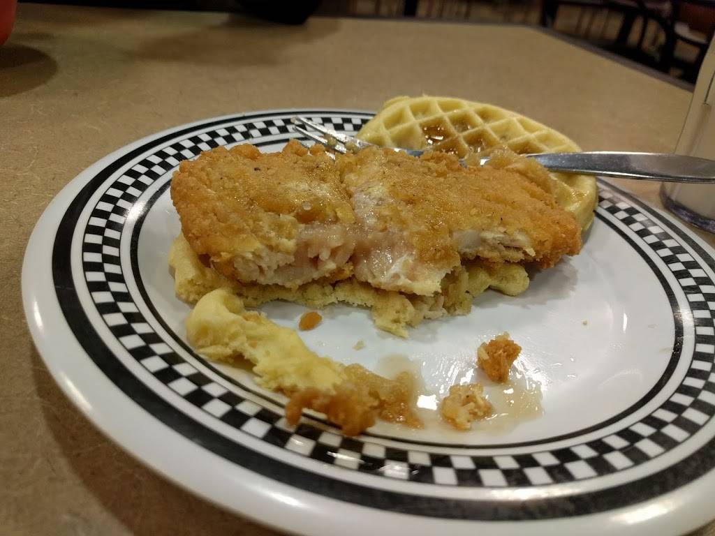 Hillcrest Market Place | restaurant | Hillcrest Residence Hall, 25 Byington Rd, Iowa City, IA 52242, USA | 3193359369 OR +1 319-335-9369