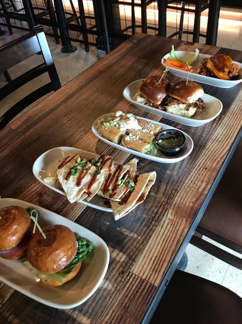 Crown Hill Broiler | restaurant | 8037 15th Ave NW, Seattle, WA 98117, USA | 2067813344 OR +1 206-781-3344