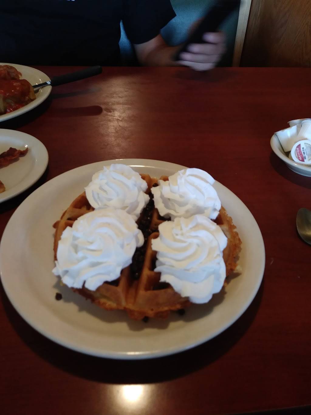 Leons Family Dining | restaurant | 28904 W Seven Mile Rd, Livonia, MI 48152, USA | 2484787811 OR +1 248-478-7811