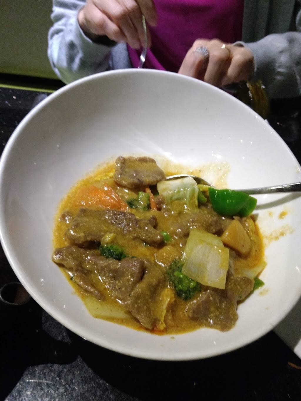 Thai Hotspot Fusion Cuisine | restaurant | 1414 King St E #17, Courtice, ON L1E 3B4, Canada | 9055763377 OR +1 905-576-3377