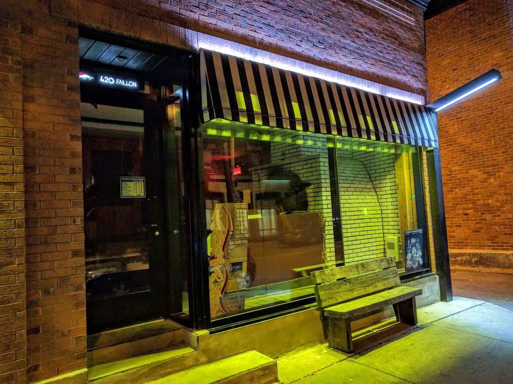 Lahmadjoune Chez Apo | restaurant | 420 Rue Faillon E, Montréal, QC H2R 1L4, Canada | 5142701076 OR +1 514-270-1076