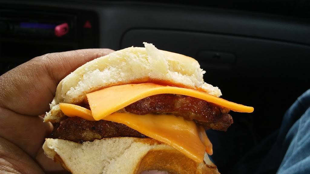 Carls Jr. | restaurant | 1449 E F St, Oakdale, CA 95361, USA | 2098472948 OR +1 209-847-2948