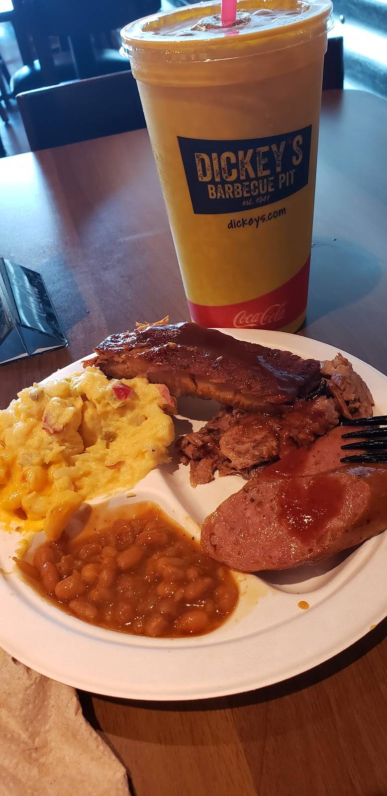 Dickeys Barbecue Pit | restaurant | 240 N 12th Ave, Hanford, CA 93230, USA | 5595847427 OR +1 559-584-7427