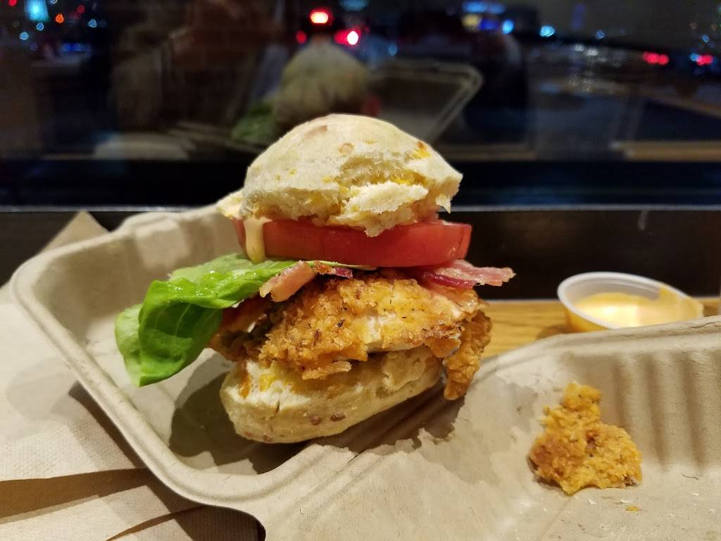 Astro Doughnuts & Fried Chicken | restaurant | 7511 Leesburg Pike #103, Falls Church, VA 22043, USA | 7033560800 OR +1 703-356-0800