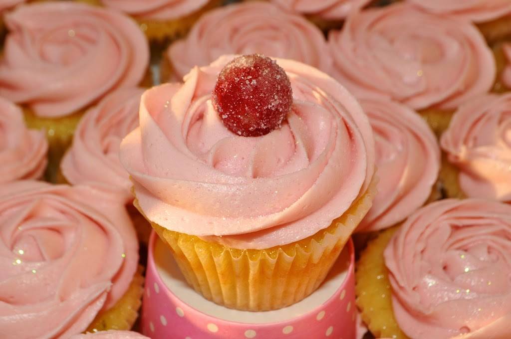 The Cake Bake Shop by Gwendolyn Rogers | cafe | 6515 Carrollton Ave, Indianapolis, IN 46220, USA | 3172572253 OR +1 317-257-2253