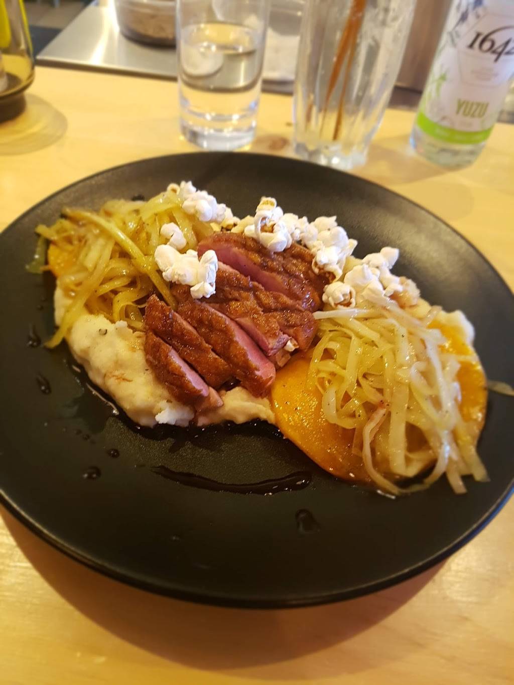 Le Rachel | restaurant | 235 Rue Hériot Local 220, Drummondville, QC J2C 6X5, Canada | 8198505300 OR +1 819-850-5300