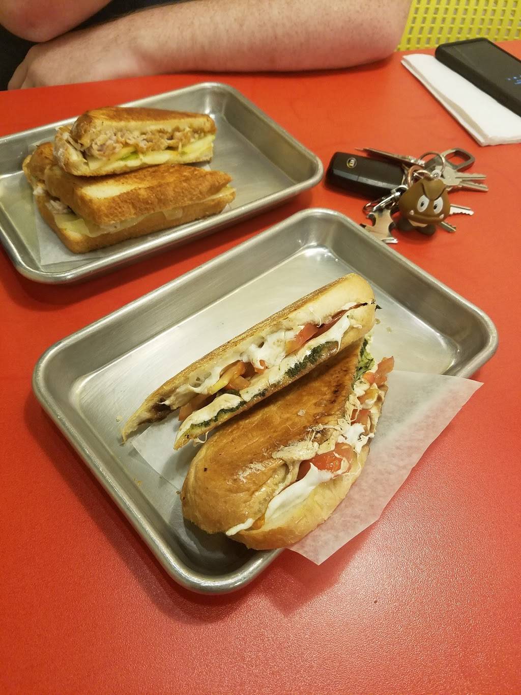 UMelt | restaurant | 129 Weybosset St, Providence, RI 02903, USA | 4013836732 OR +1 401-383-6732