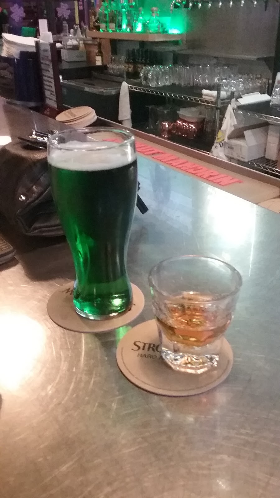 The Garage Smoke House & Bar | restaurant | 3202 Grove Ave, Berwyn, IL 60402, USA | 7089567274 OR +1 708-956-7274