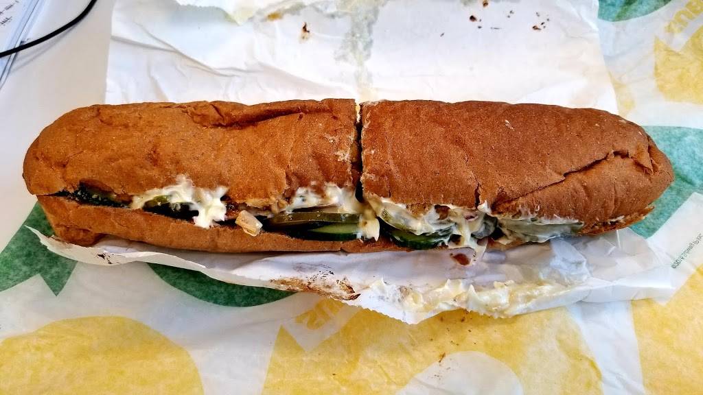 Subway | restaurant | 769 Dundas St W, Toronto, ON M6J 1T9, Canada | 4169479200 OR +1 416-947-9200