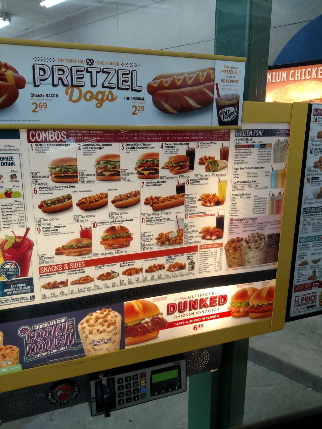 Sonic Drive-In | restaurant | 665 Wayne Rd, Savannah, TN 38372, USA | 7319255552 OR +1 731-925-5552