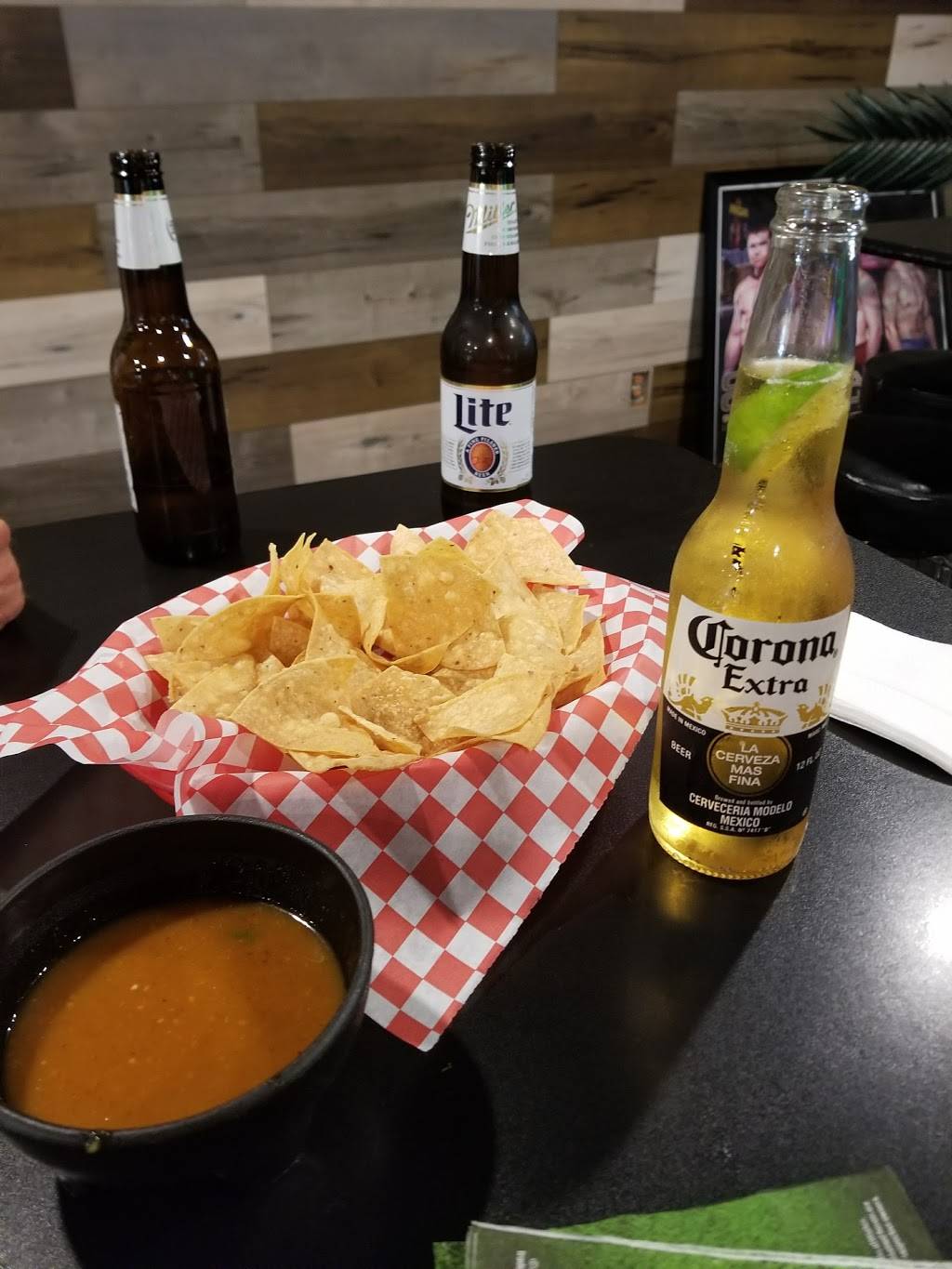 Zitios | restaurant | 11 East St, Woodland, CA 95776, USA | 5306696932 OR +1 530-669-6932