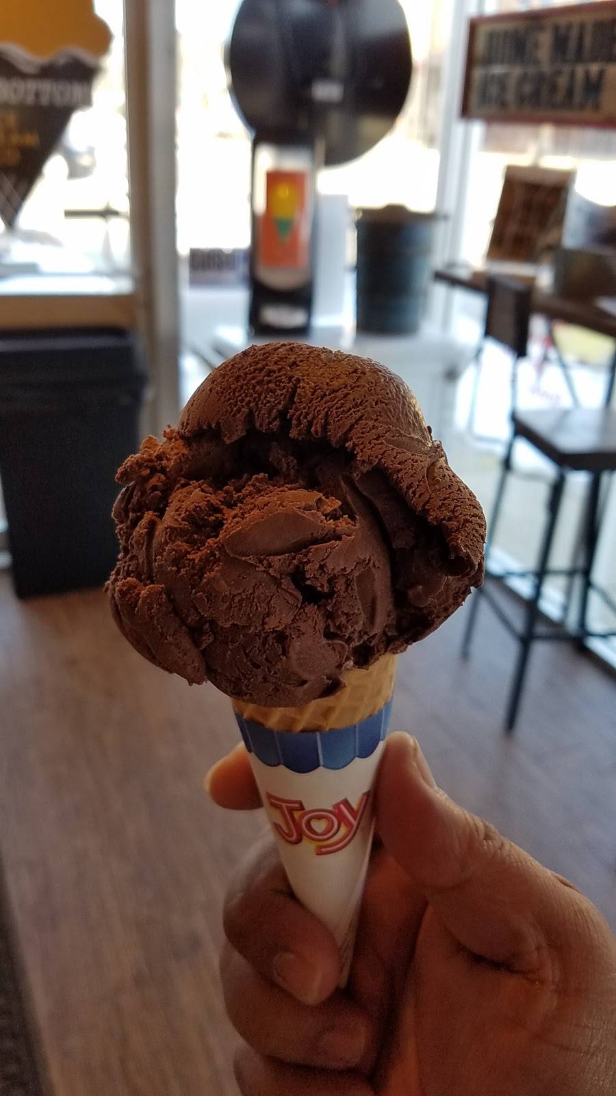 Riverbottom Coffee & Ice Cream Co. | cafe | 301 S Main St, Algonquin, IL 60102, USA | 2246789438 OR +1 224-678-9438