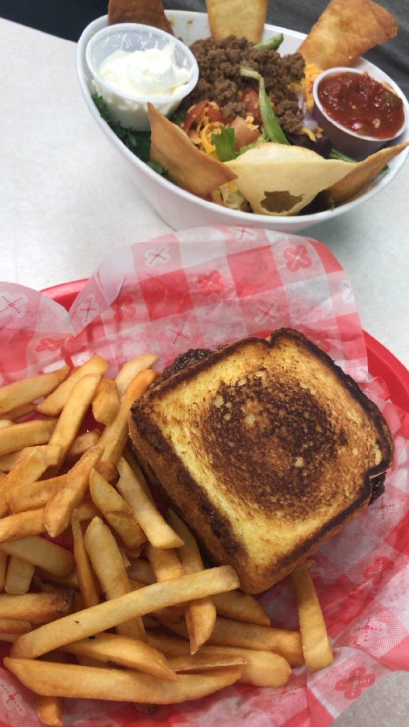 Dashing Diner Uptown | restaurant | 16 S Main St, Johnstown, OH 43031, USA | 7409672710 OR +1 740-967-2710