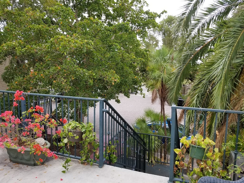 City Hall Bistro & Martini Bar | restaurant | 5 S Flagler Ave, Homestead, FL 33030, USA | 7862436228 OR +1 786-243-6228