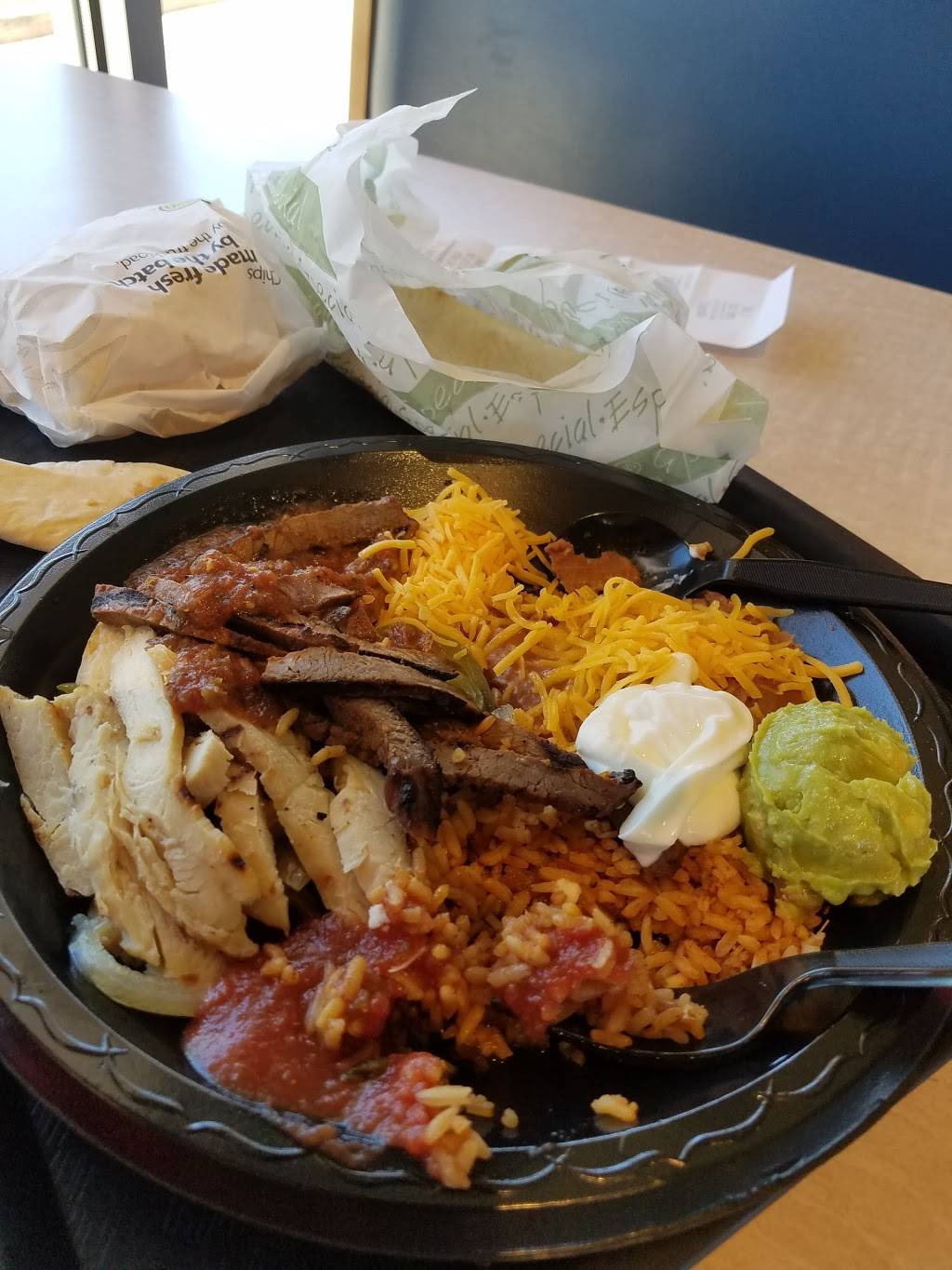 Taco Bueno | restaurant | 850 W Buckingham Rd, Garland, TX 75040, USA | 2147033660 OR +1 214-703-3660