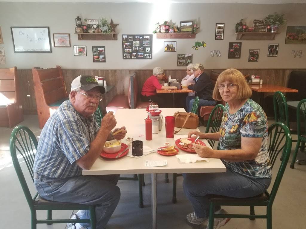 Michelles Place | restaurant | 400 W Marshall St, Mayview, MO 64071, USA | 6602374433 OR +1 660-237-4433