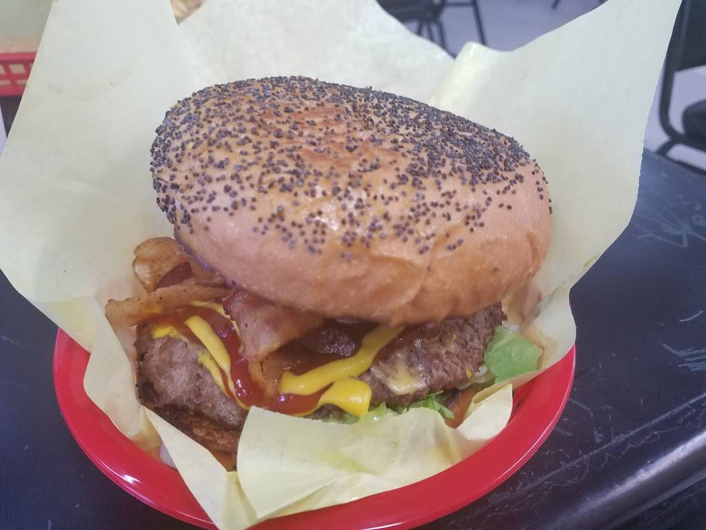 Flaming Burger | restaurant | 11255 Garland Rd, Dallas, TX 75218, USA | 2143213734 OR +1 214-321-3734