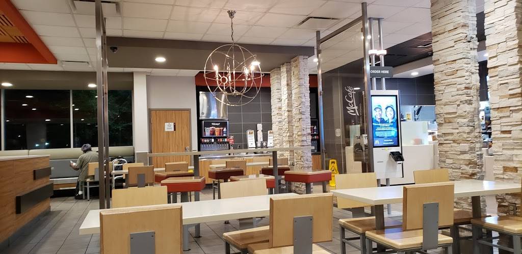 McDonalds | cafe | 2880 NW 13th St, Gainesville, FL 32609, USA | 3523777170 OR +1 352-377-7170