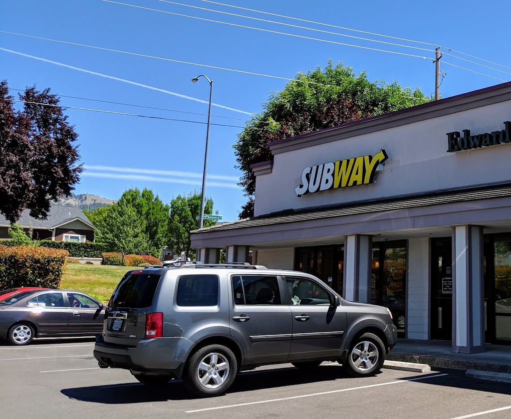 Subway (N Phoenix Rd) | restaurant | 950 N Phoenix Rd, Medford, OR 97504, USA | 5417796579 OR +1 541-779-6579