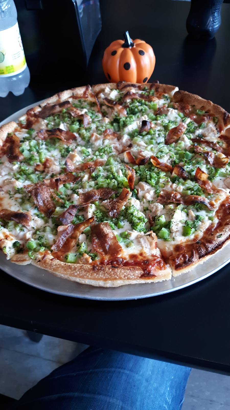 Alecsies House of Pizza | restaurant | 181 MA-137 #3, Harwich, MA 02645, USA | 5084324550 OR +1 508-432-4550