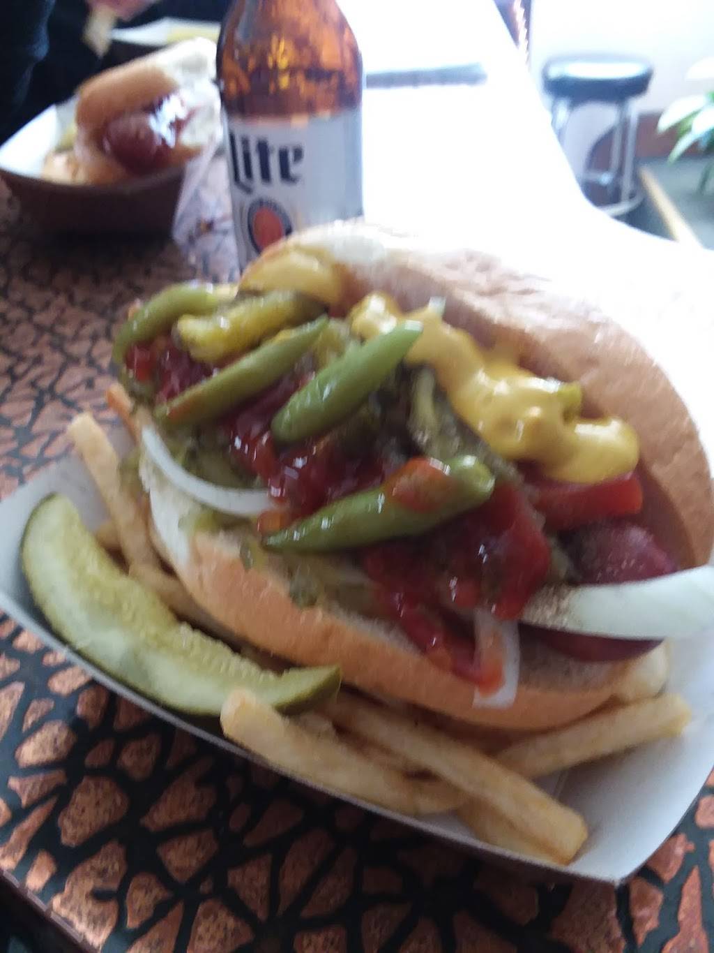 Milwaukee Gourmet House (formerly Muskies) | restaurant | 800 Milwaukee Ave, South Milwaukee, WI 53172, USA | 4144350181 OR +1 414-435-0181