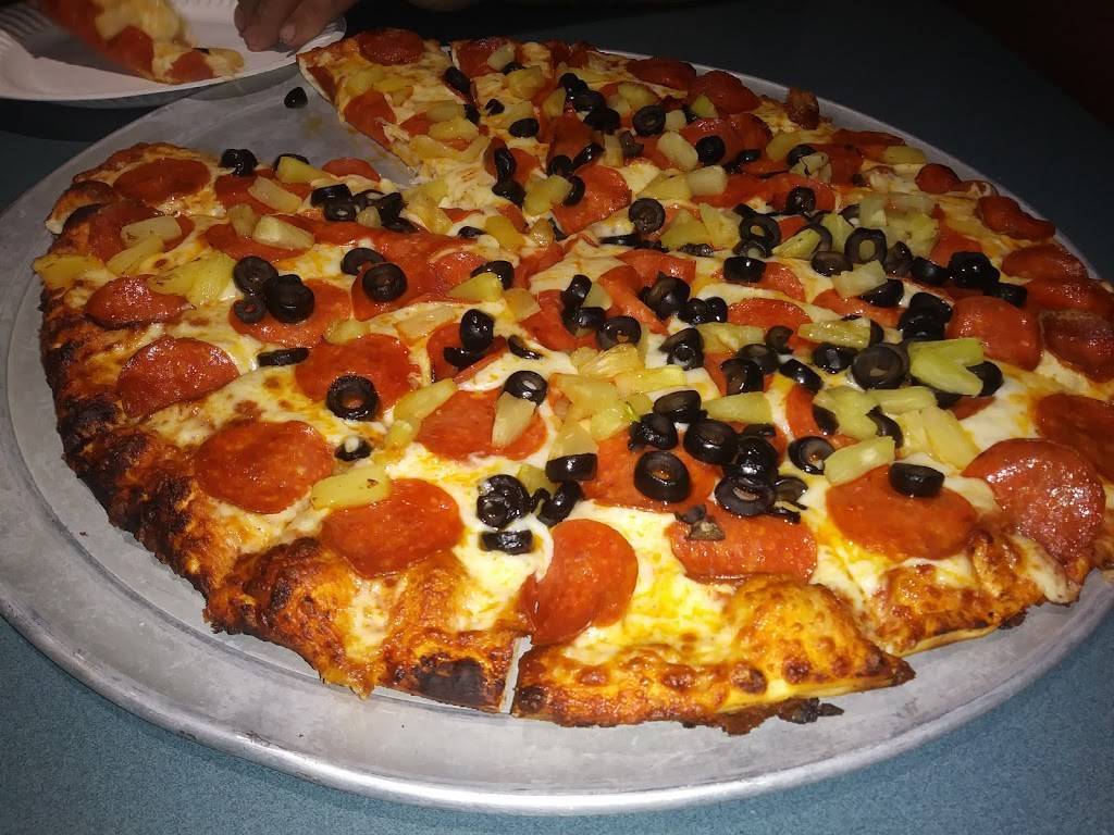 Round Table Pizza | meal delivery | 20920 Redwood Rd, Castro Valley, CA 94546, USA | 5107339500 OR +1 510-733-9500