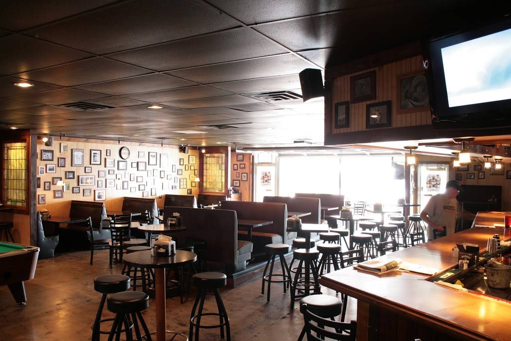 Doghouse Tavern | restaurant | 3100 S Sheridan Blvd, Denver, CO 80227, USA | 3039361376 OR +1 303-936-1376