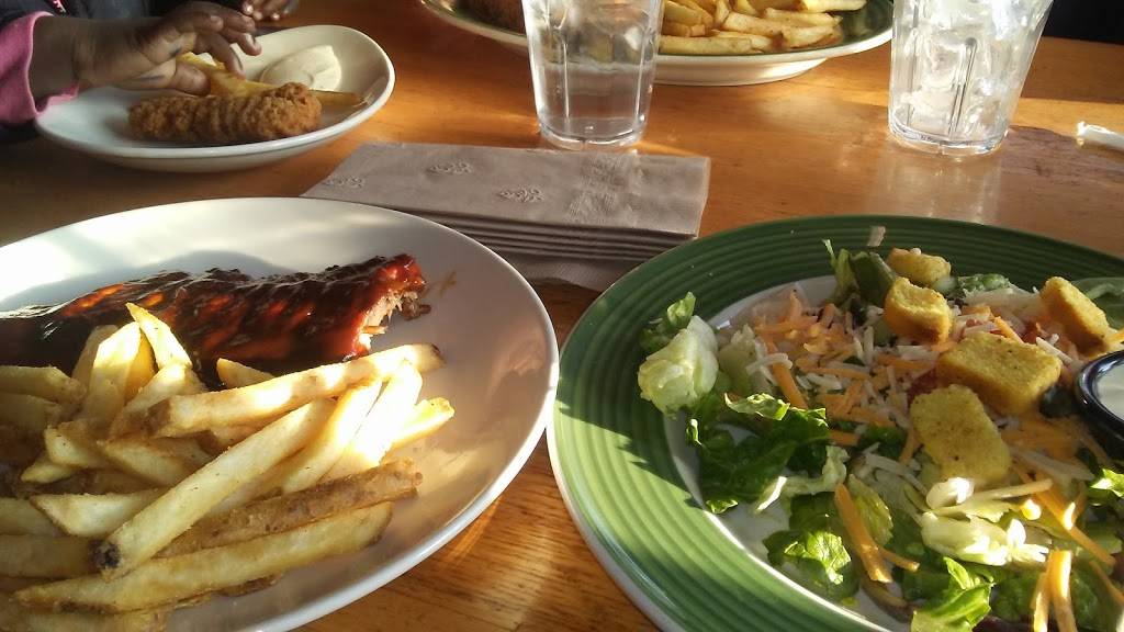 Applebees Grill + Bar | restaurant | 5928 SW 17th St, Topeka, KS 66604, USA | 7852723664 OR +1 785-272-3664