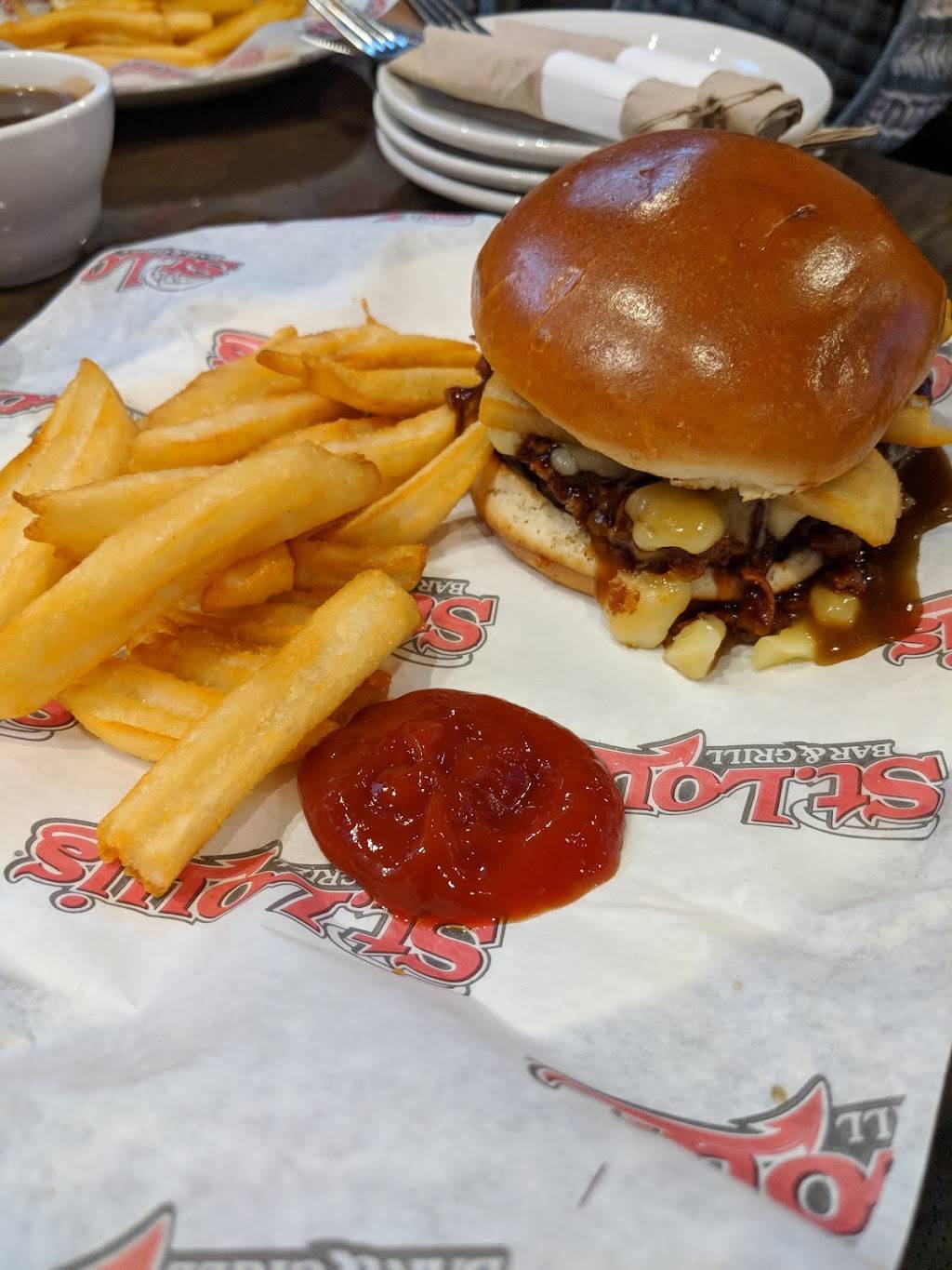 St. Louis Bar & Grill | restaurant | 95 Saginaw Pkwy Unit 7, Cambridge, ON N1T 1W7, Canada | 5192678885 OR +1 519-267-8885