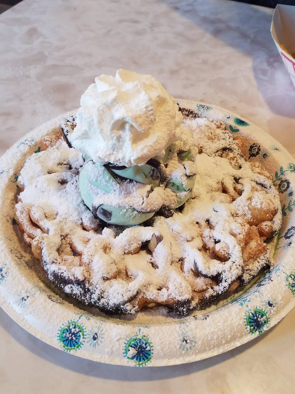 Cakes & Cream Fifties Diner & Drive In | restaurant | 2805 W 76 Country Blvd, Branson, MO 65616, USA | 4173344929 OR +1 417-334-4929