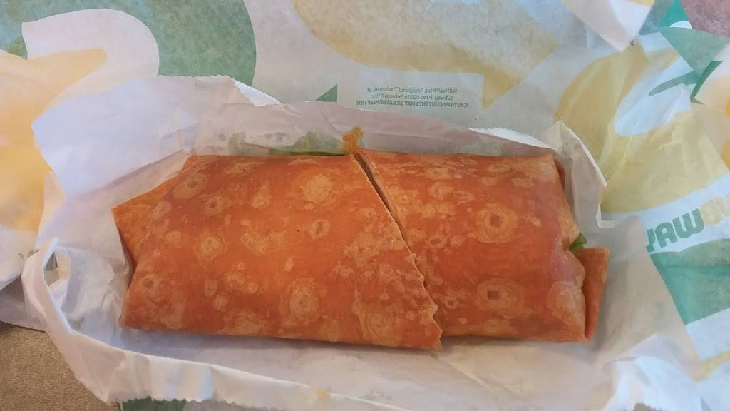 Subway | restaurant | 3782 N Blackstone Ave, Fresno, CA 93726, USA | 5592210104 OR +1 559-221-0104