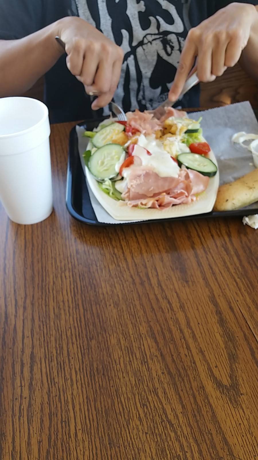 Uncle Billys Downtown Eatery | restaurant | 200 S Market St #4144, Paris, TN 38242, USA | 7314079277 OR +1 731-407-9277