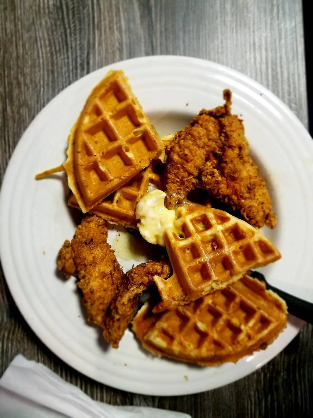 Pages Okra Grill | restaurant | 302 Coleman Blvd, Mt Pleasant, SC 29464, USA | 8438813333 OR +1 843-881-3333