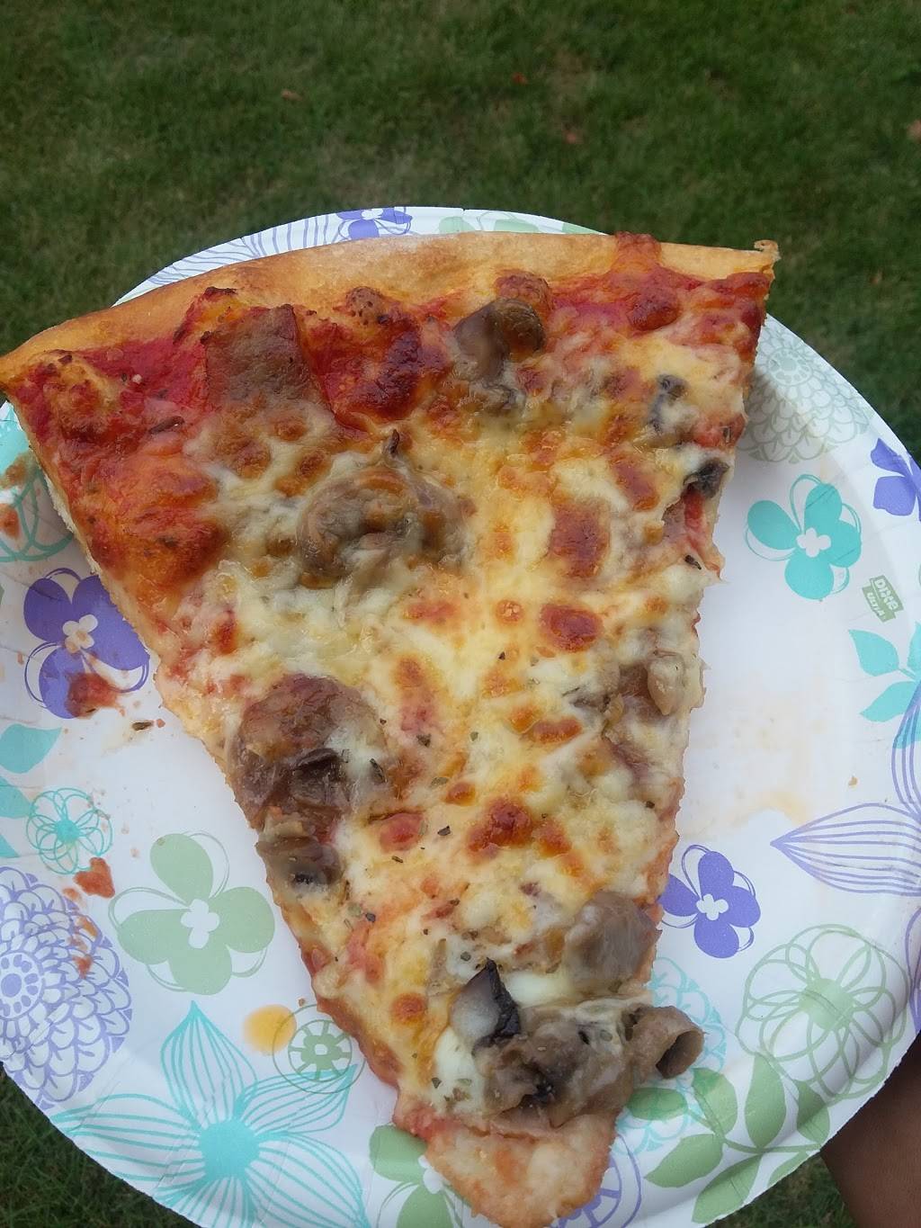 Augies Numero #1 Restaurant & Pizza | restaurant | 30 Germantown Rd, Danbury, CT 06810, USA | 2037447809 OR +1 203-744-7809