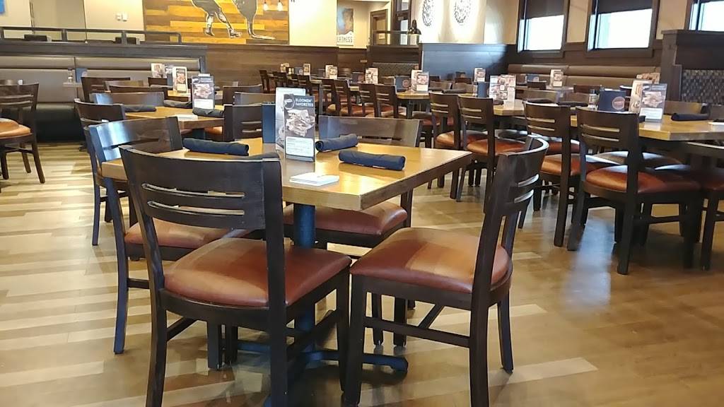 Outback Steakhouse | restaurant | 380 Town Center Dr, York, PA 17408, USA | 7177574363 OR +1 717-757-4363