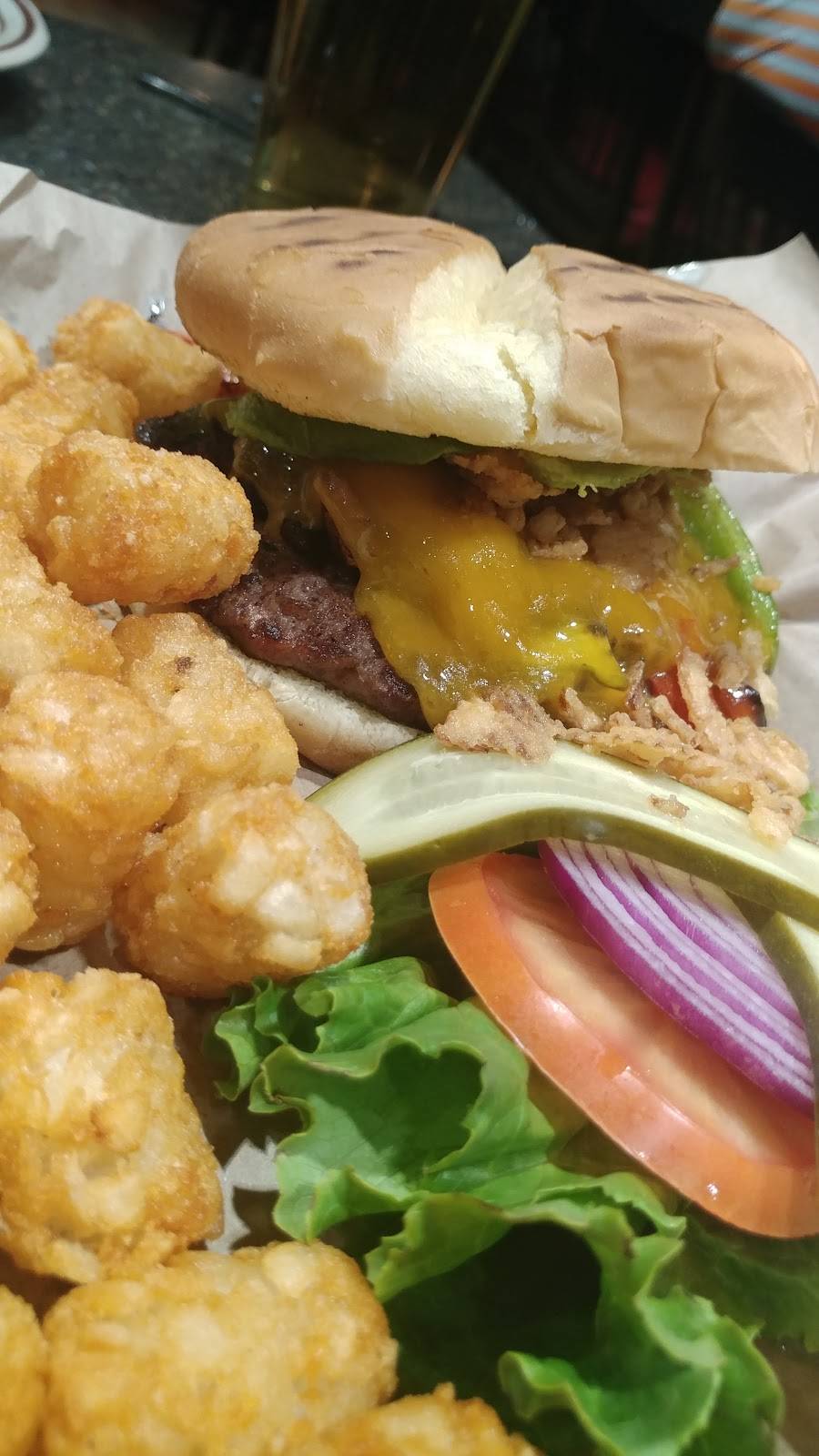 Malones Clubhouse Grill | restaurant | West Town Center, 14455 W 64th Ave Unit G, Arvada, CO 80004, USA | 3039401800 OR +1 303-940-1800